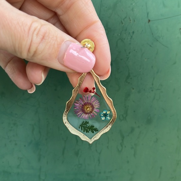 Handmade Real Pressed Dried Purple Flower Botanical Resin Earrings - Picture 12 of 15